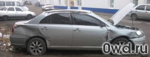 Битый автомобиль Toyota Avensis