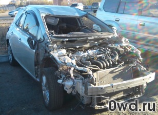 Битый автомобиль Toyota Auris