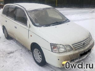 Битый автомобиль Toyota Gaia