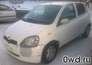 Битый автомобиль Toyota Vitz