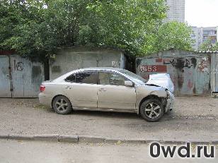 Битый автомобиль Toyota Premio