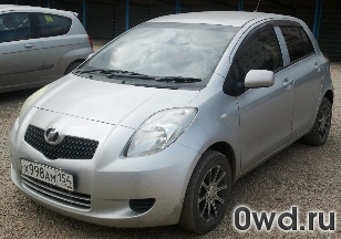 Битый автомобиль Toyota Vitz