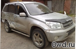 Битый автомобиль Toyota RAV4