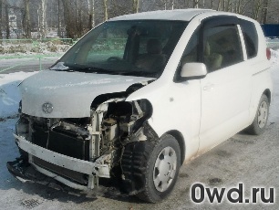 Битый автомобиль Toyota Porte