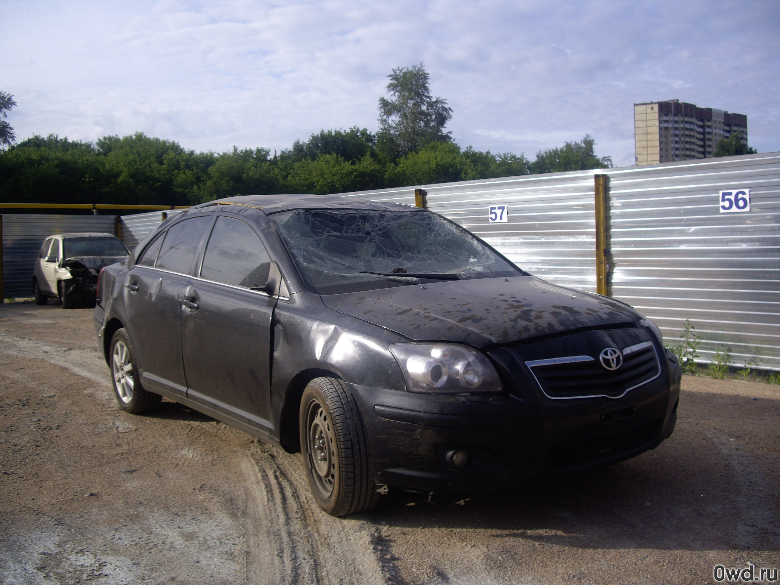 Битый автомобиль Toyota Avensis (2007) в Новосибирске